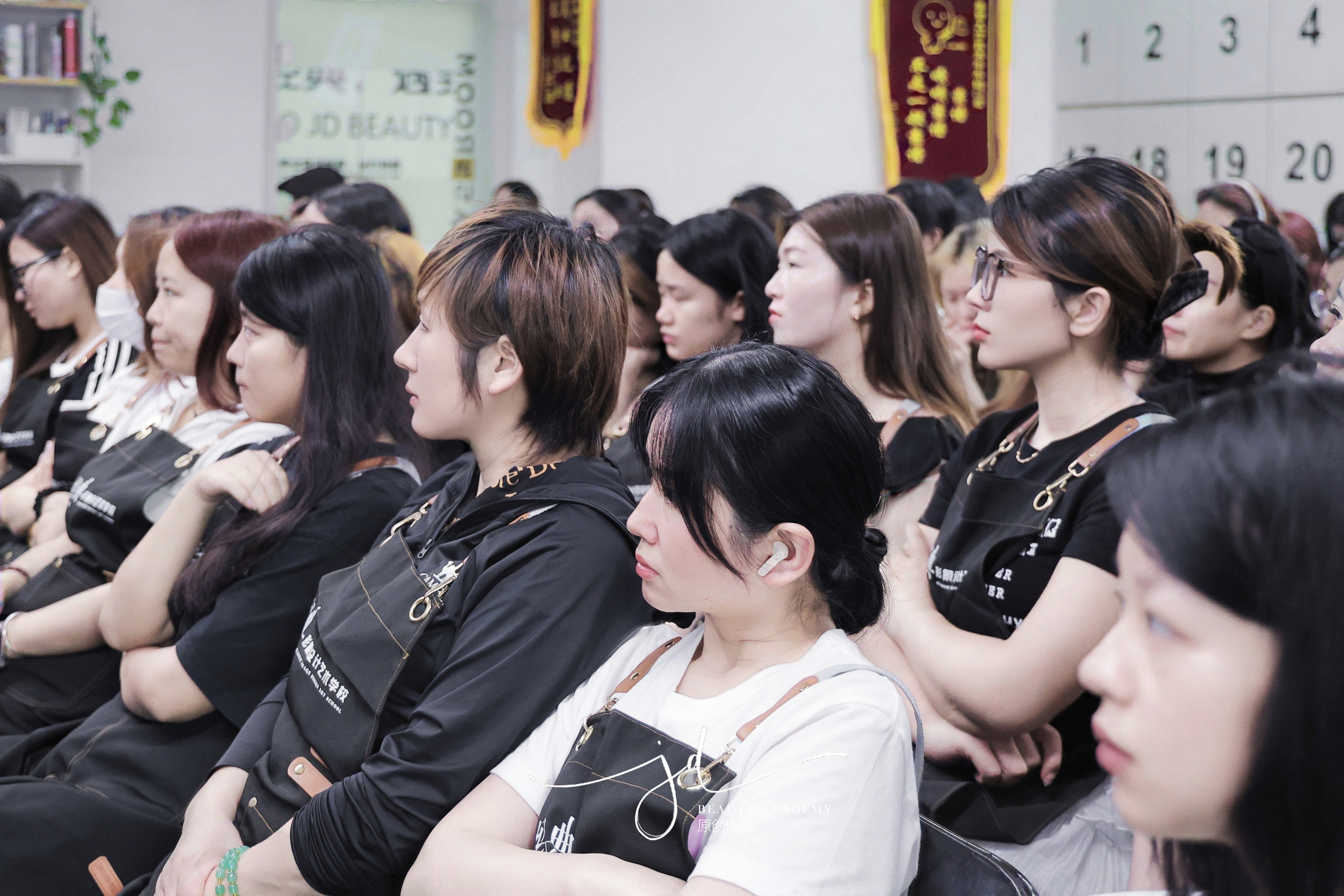 分享会现场学员专注神情
