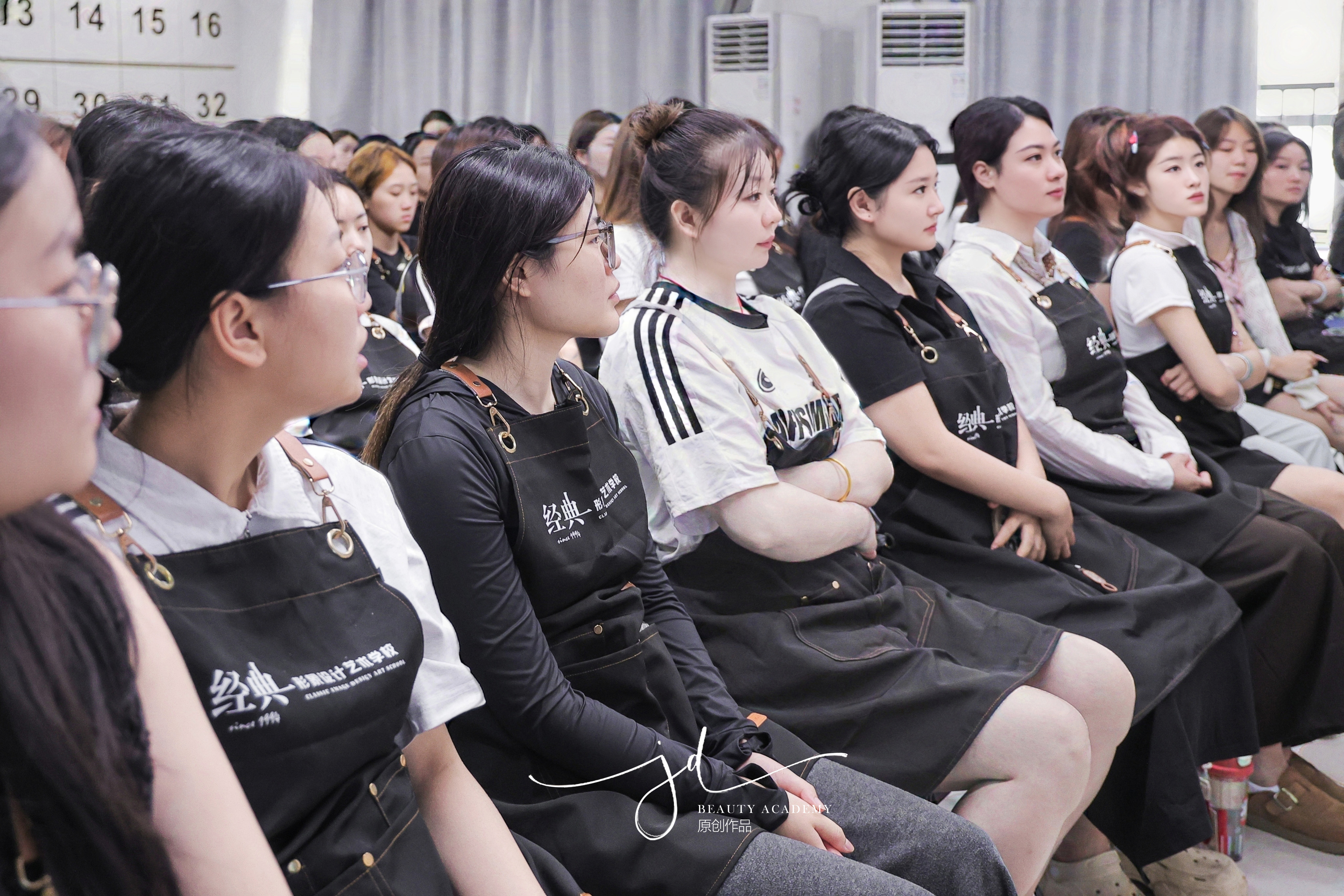 学员认真记录分享会内容